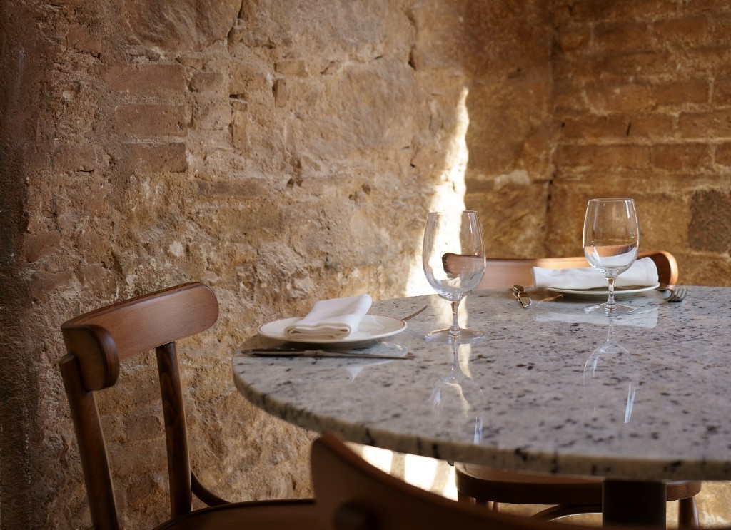 Interior càlid del restaurant entrepreneur al Poblenou